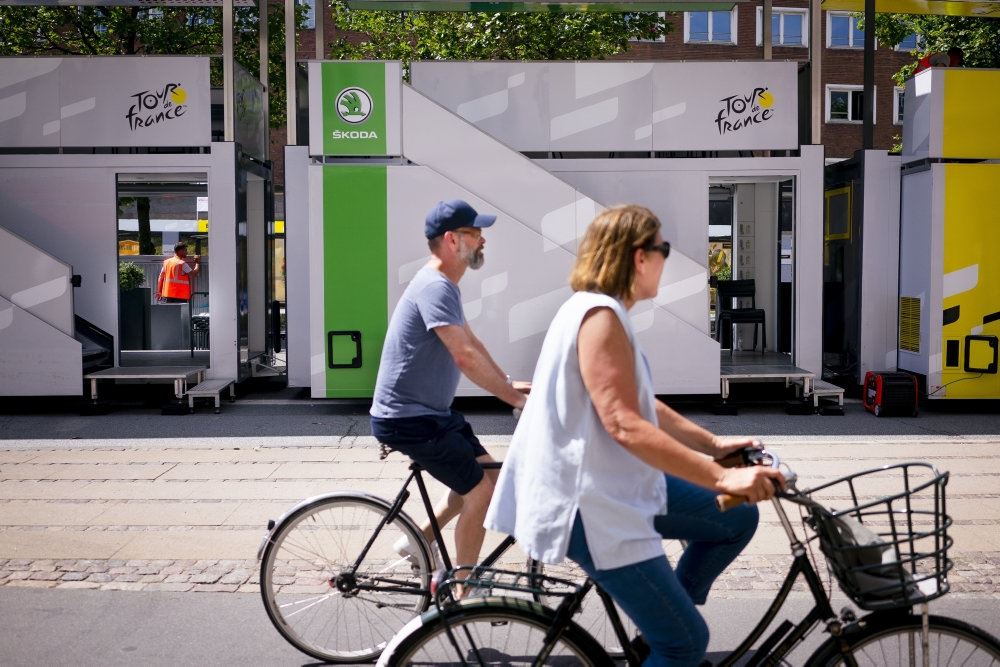 To cyklister på almindelige cykler