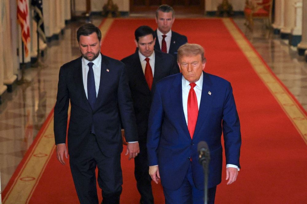Trump med nogle rådgivere