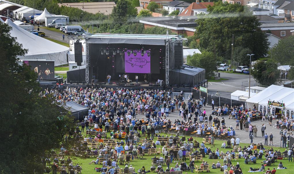 festvialscene med publikum
