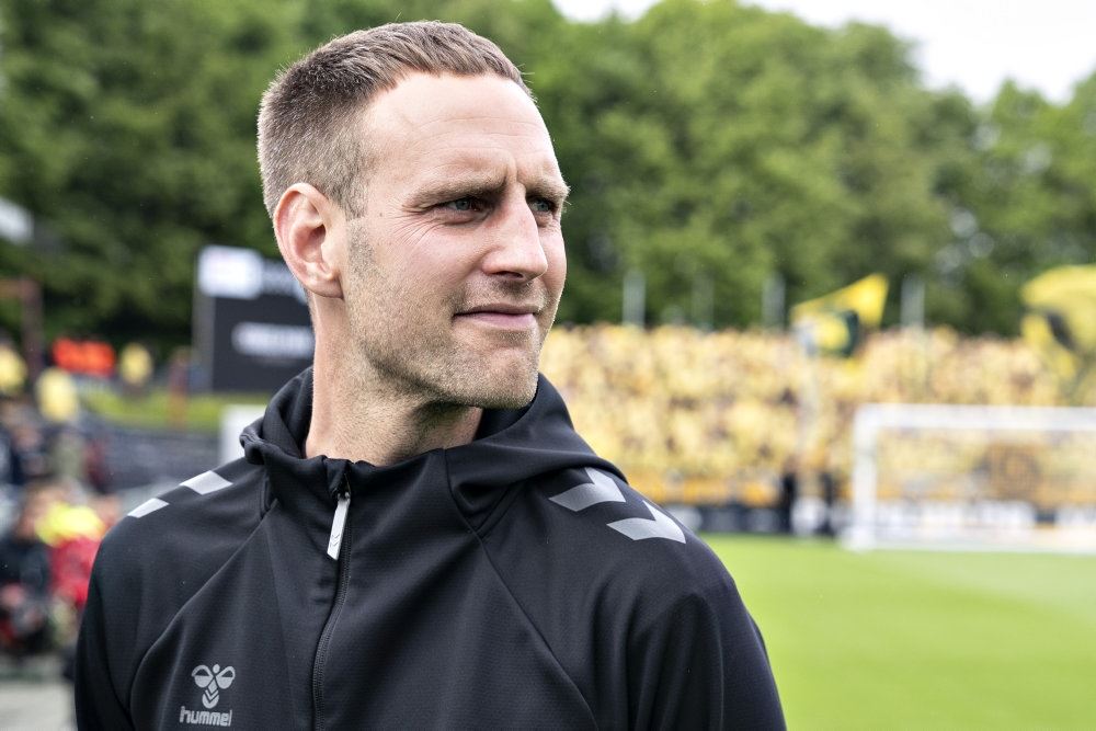 portræt af brøndbys træner i fodbold