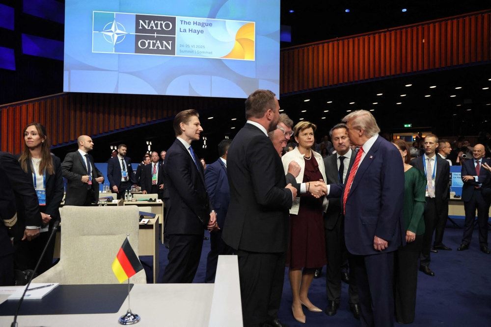 politikere mødes ved nato-møde 