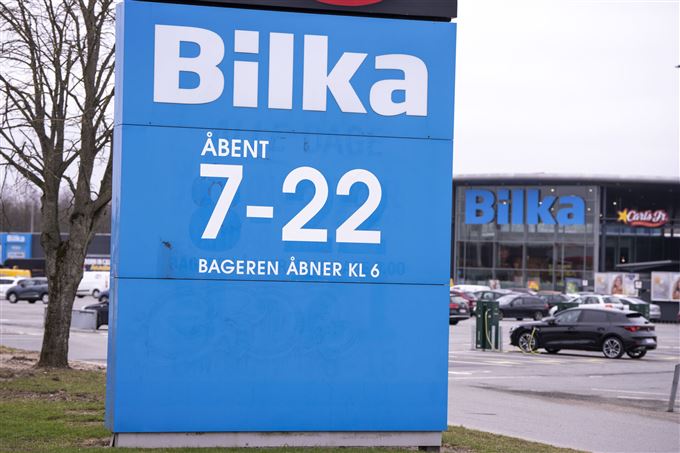 skilt foran bilka