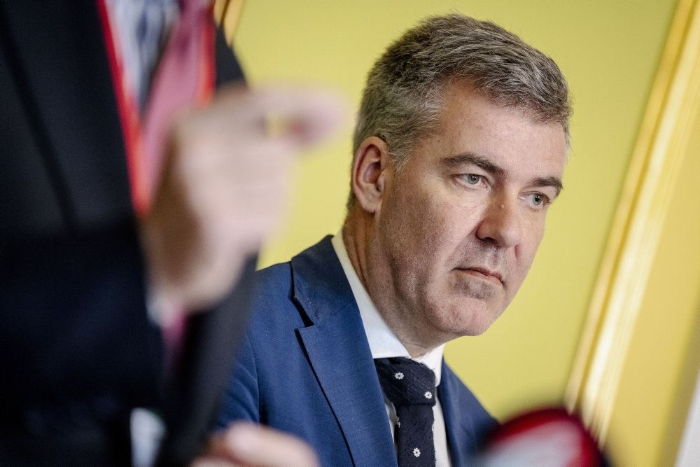 Klima-, energi- og forsyningsminister Lars Aagaard i blåt jakkesæt