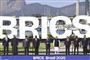 Store hvide bogstaver danner ordet BRICS