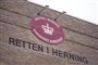 Skiltet foran retten i Herning