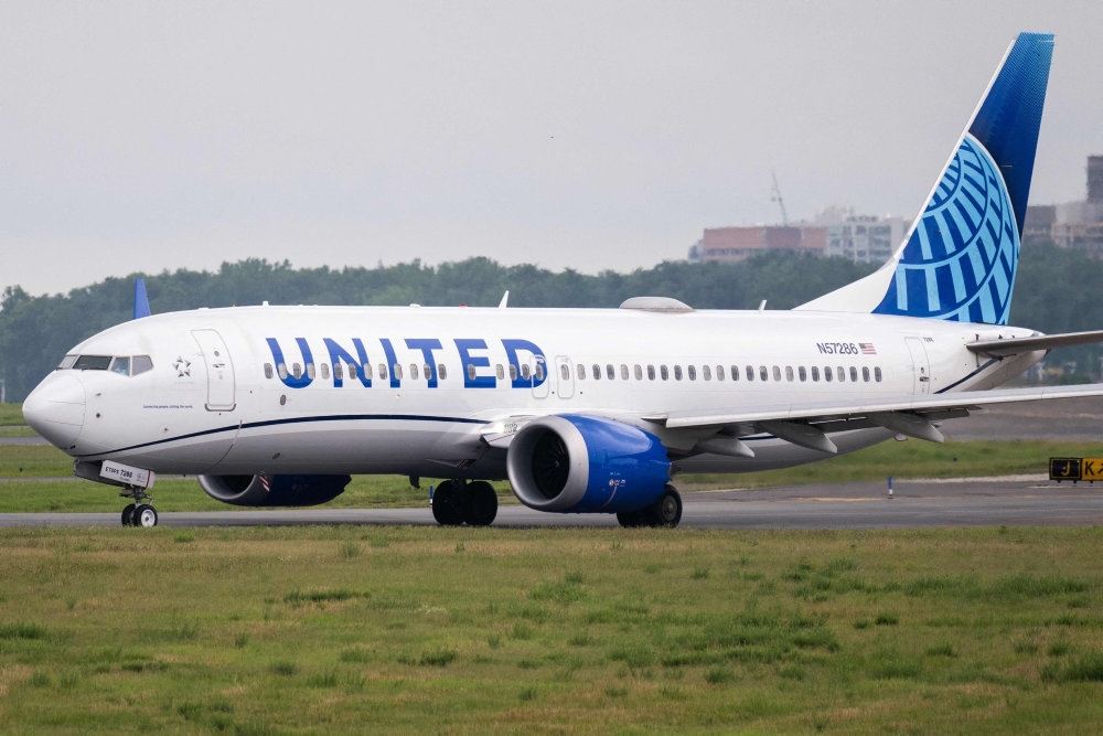 Et Boeing-fly på en landingsbane