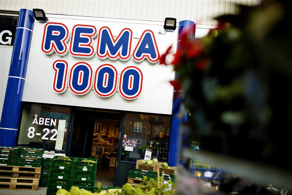 REMA1000-skilt foran en butik