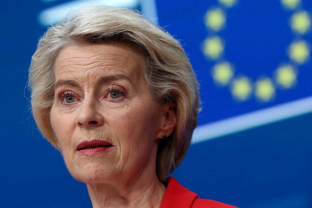kvinde ser forundret ud