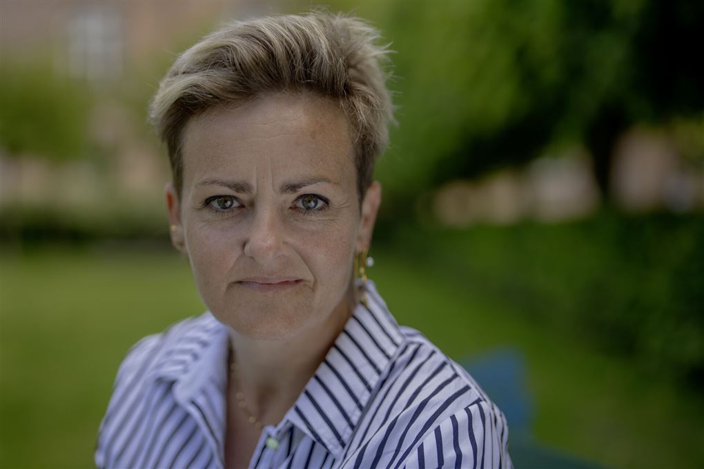 Portræt af kvinde med briller