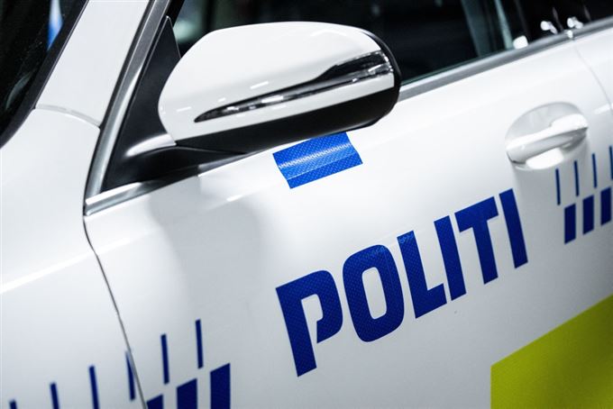 Side på politibil