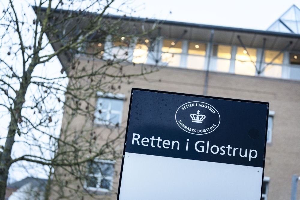 skilt med - Retten i Glostrup 