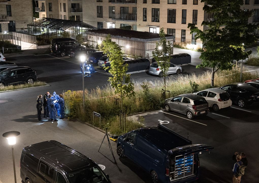 politi til stede på p-plads