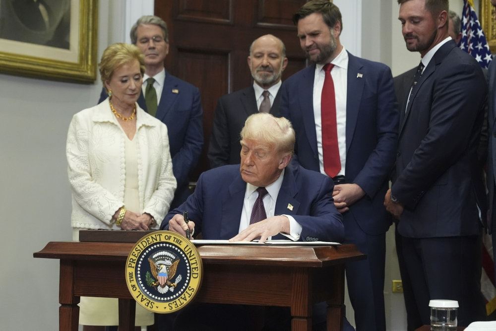 trump underskriver dekret