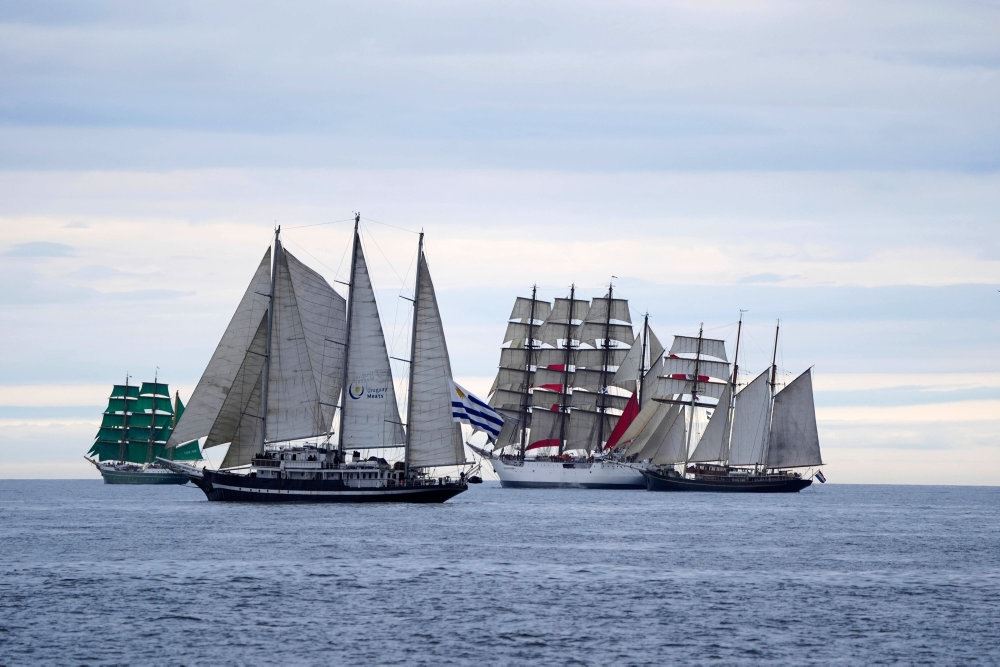 flotte sejlskibe til havs