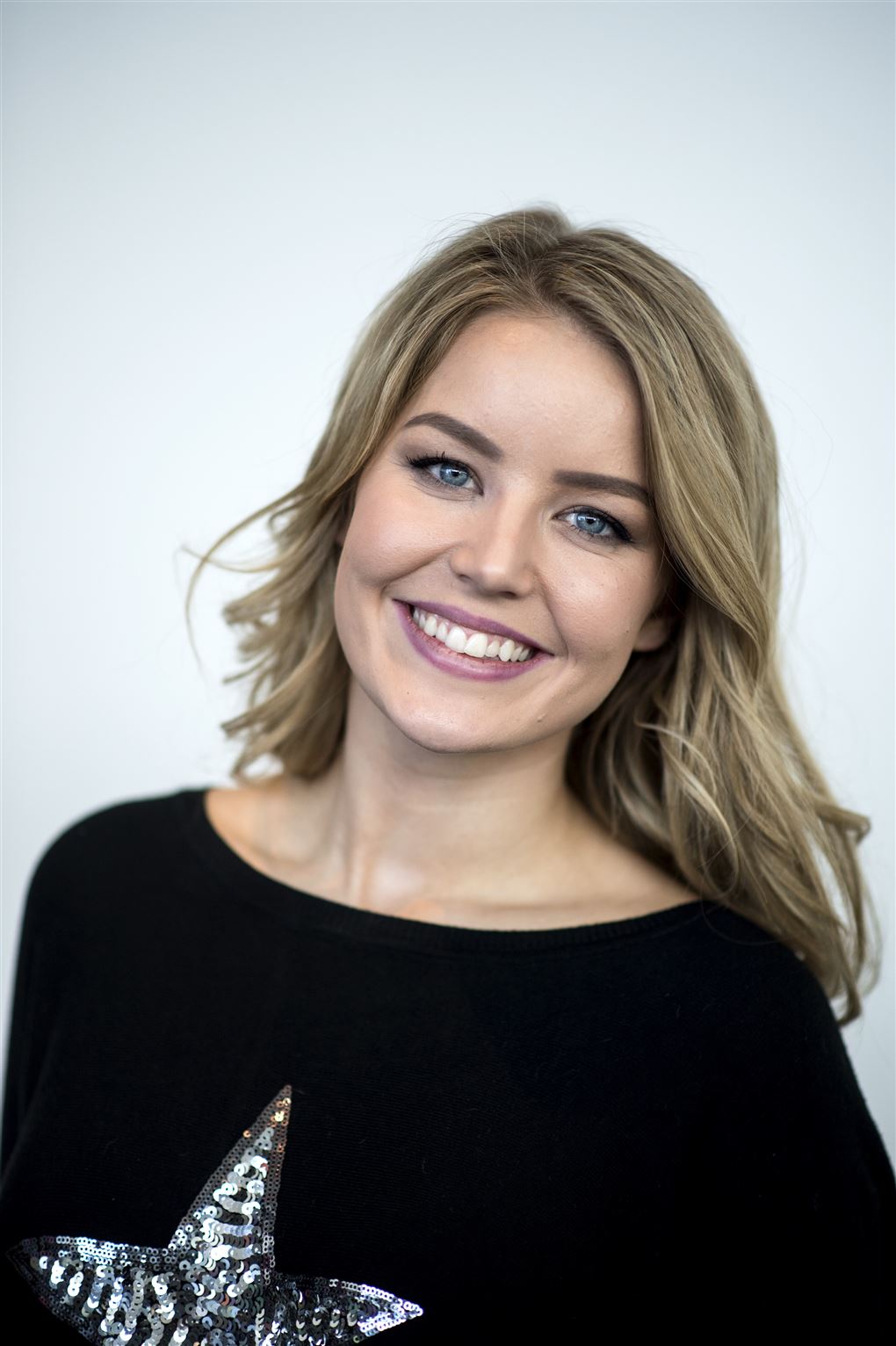 pige med stort smil - portræt