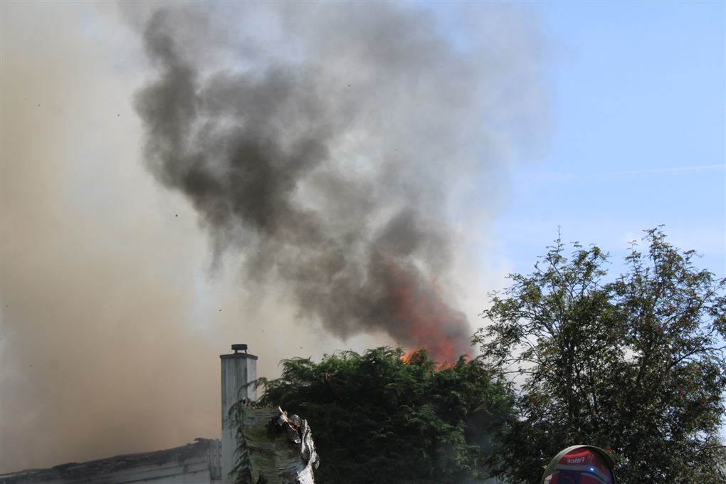 enorm røgsøjle fra brand