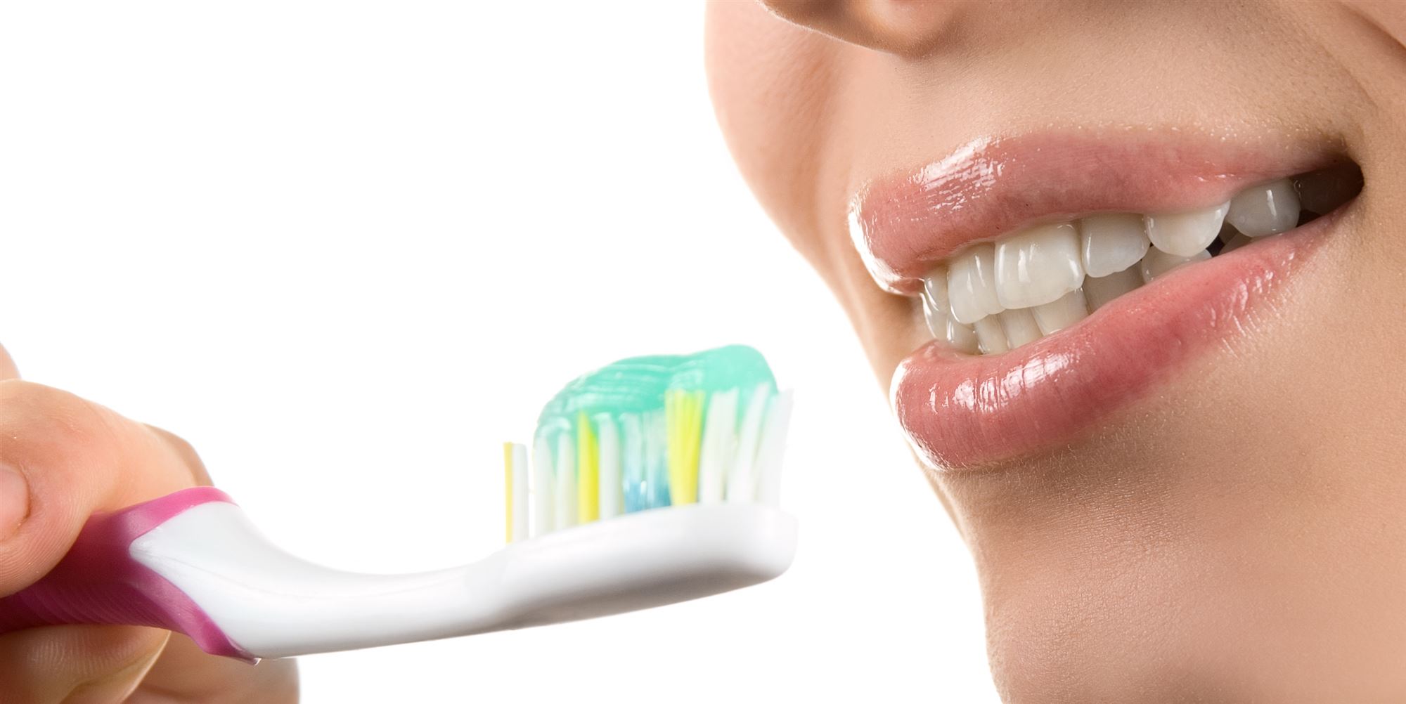 Зуб с зубной щеткой. Зубная гигиена полости рта. Чищу зубы пастой. Чищу зубы пастой. Чистим зубы!.